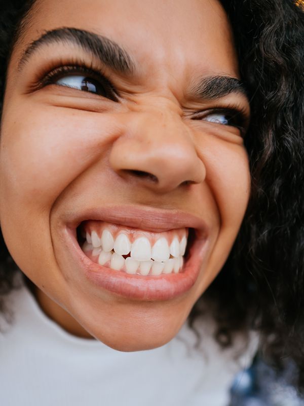 Ti svegli con la mandibola stanca? Guida completa al Bruxismo (e come risolverlo)